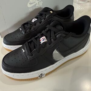 NIKE AIR FORCE 1 LV8 1 HO20(GS)"NBA"BLACK GS  SZ 5.5Y WMNS SZ 7 [CT3842-001]